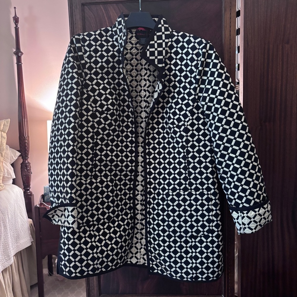 Nina McLemore Black & Gold Geometric Quilted Blazer - Women - size 8